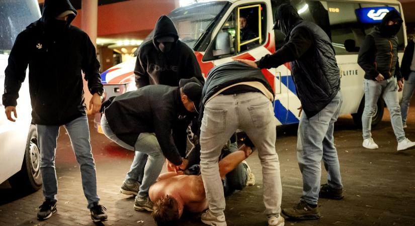 Molotov koktélokkal és térkövekkel dobálták meg a rendőröket szilveszterkor Hollandiában