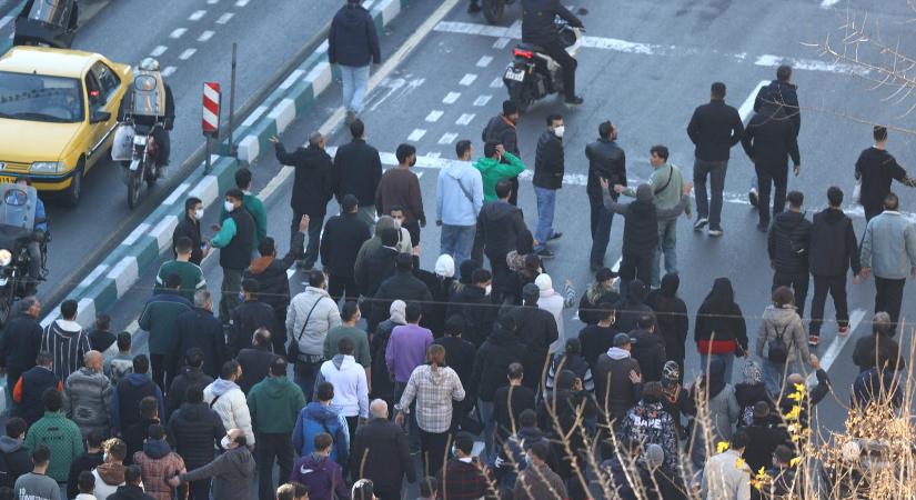 Újabb halálos áldozatai vannak az Iránban ötödik napja tartó tüntetéseknek
