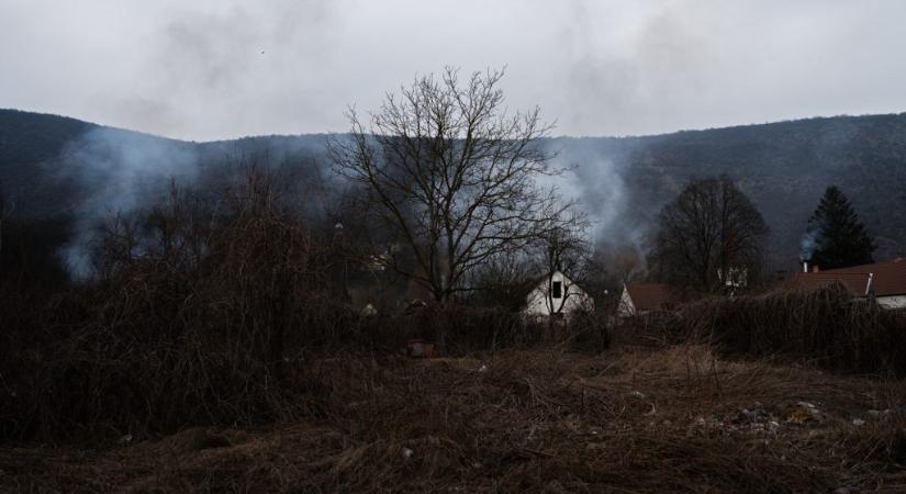 Vannak magyar települések, ahol már életveszélyes a szmog a hulladékkal fűtés miatt