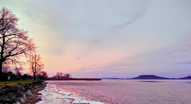 Kettősfront hűt és fűt