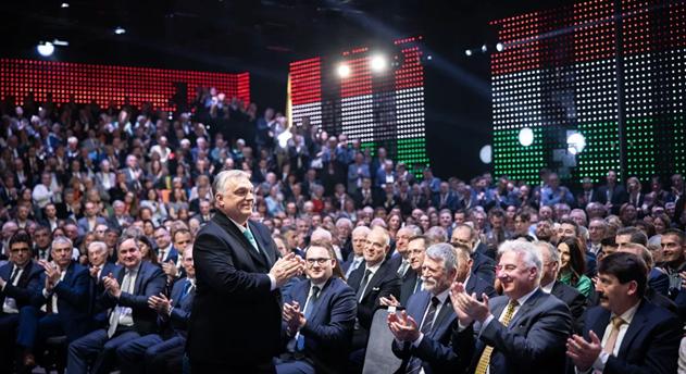 A törpe, aki óriásnak képzeli magát