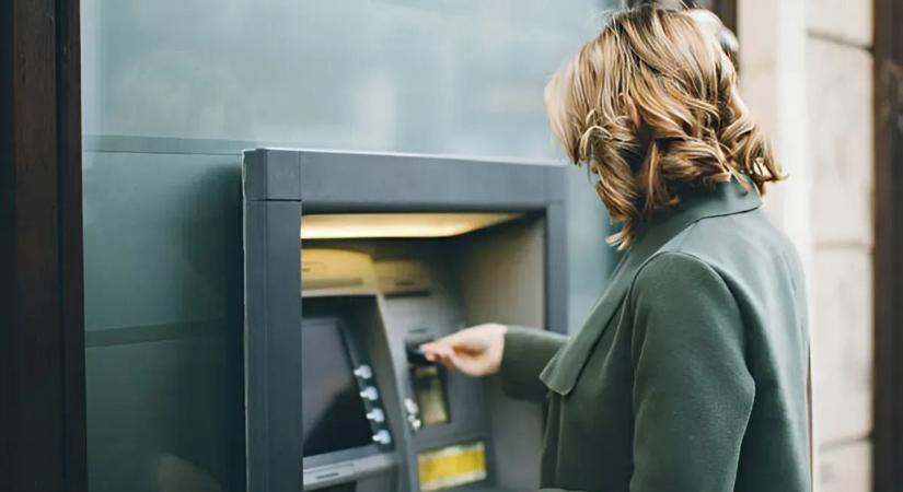 Februárig várni kell: ingyenes készpénzfelvétel