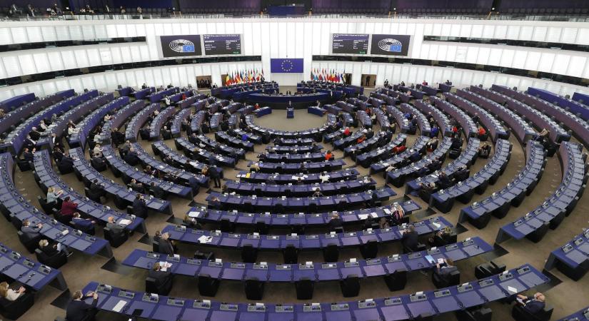 Európát támadja Oroszország, zaklatja Amerika és erőteljes versenytársa Kína