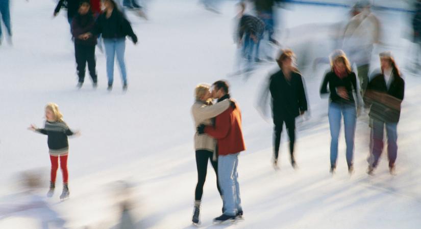 Elkezdett befagyni a Balaton, de korcsolyázásra inkább a pályák közül válogassatok!