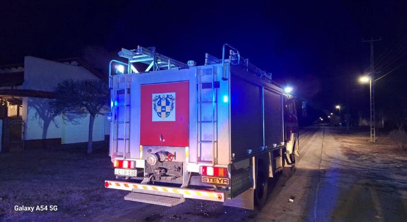 Újévi tűzijáték okozott kárt egy személyautóban Sándorfalván