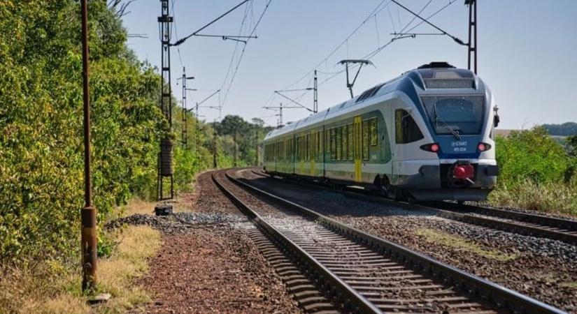 Meghibásodott a Győrből indult személyvonat, forgalmi változások a fennakadás miatt