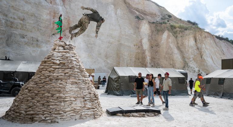 Kiderült, milyen hadieszközöket loptak el a Sárkányok Kabul felett forgatásán