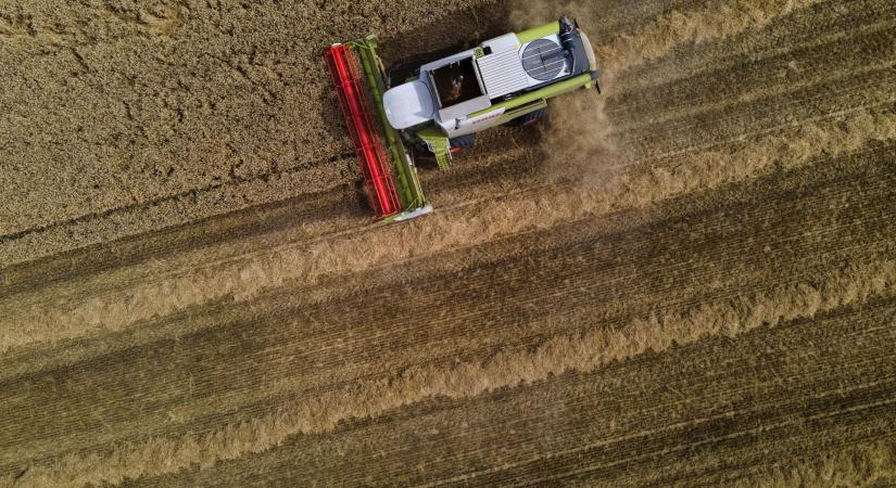 Mészárosék, a strómanok és a spekulánsok – kik örülhetnek Orbán hátraarcának földügyben?