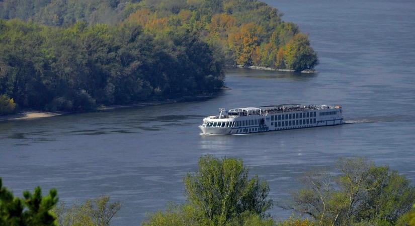 Különleges szilveszter a megfeneklett szállodahajón