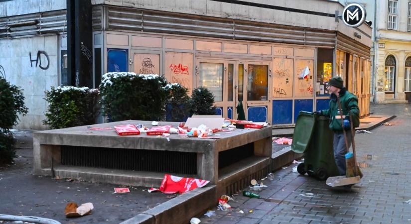 Jóval kevesebb szemetet kellett összeszednie Budapesten újévkor az FKF-nek