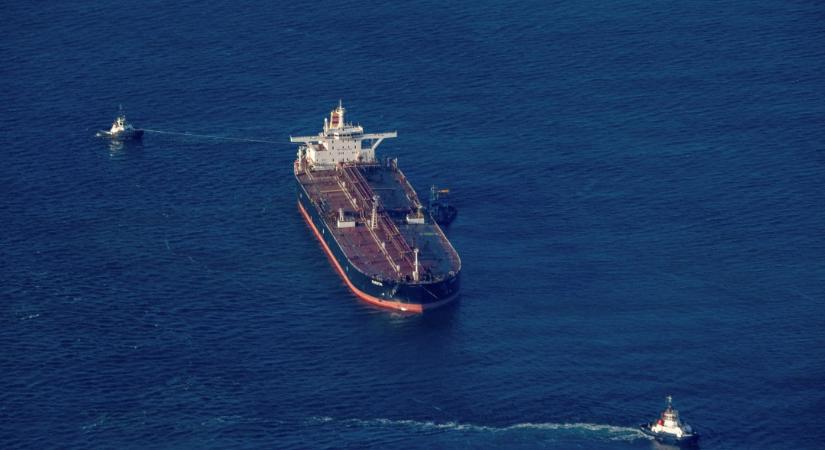 Hajsza az óceánon: az USA orosz felségjelzésű tankert üldözhet