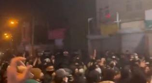 Rendszerellenes tüntetések Iránban – egyes helyeken a tüntetők már fegyverrel válaszolnak