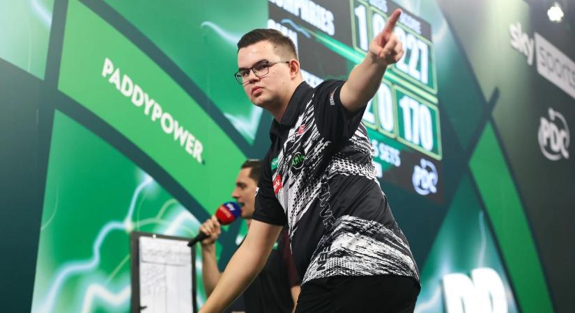 Van Veen 10 nyilas leggel sokkolta, és tönkreverte Luke Humphriest - VIDEÓ