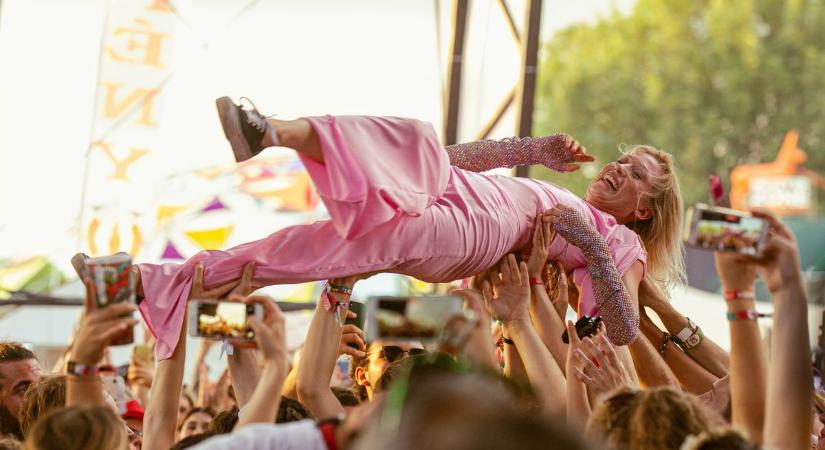 Már nem csak enni, inni, fürödni járunk a Balatonhoz, de azért kell még a reklám