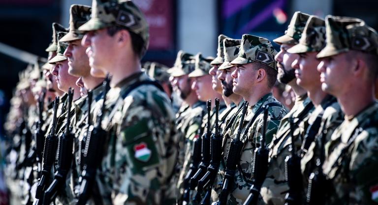 Lépett a kormány, már biztosan nem maradnak fedél nélkül a katonák