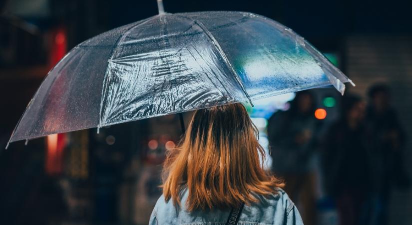 Délen jelentős mennyiségű esőre figyelmeztetnek