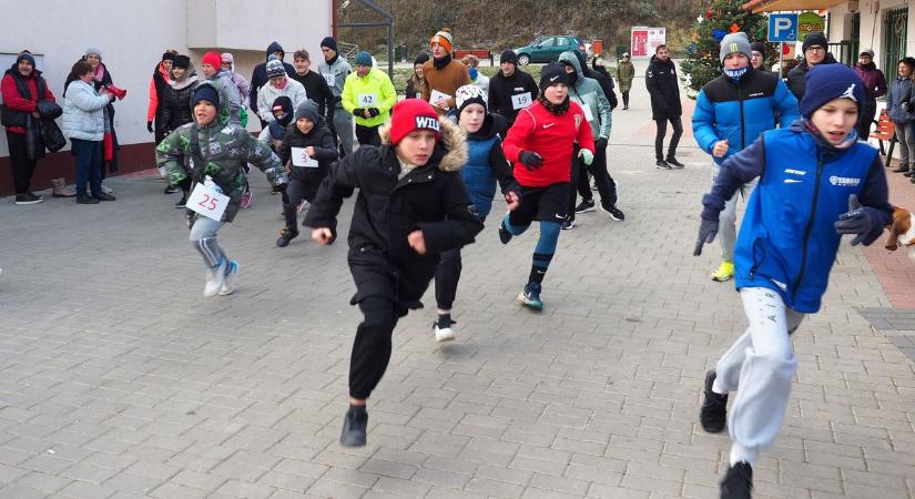 Malacfutással zárták az évet Kisapostagon (videóval, képgalériával)