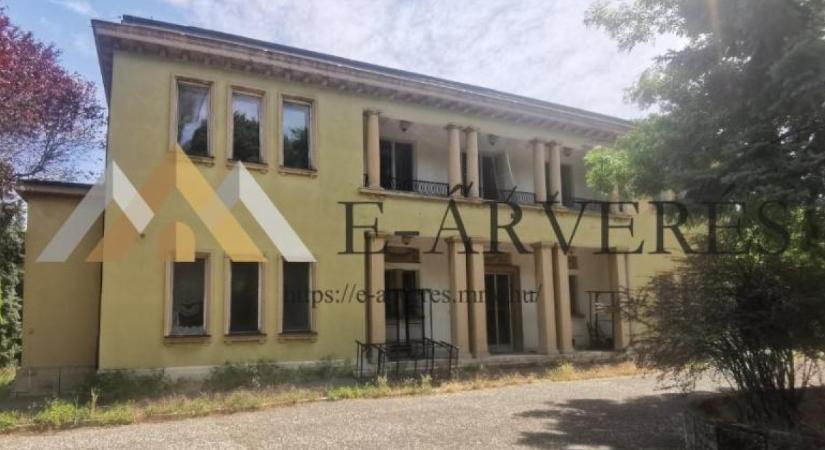 Eladó az egykori köztásasági elnöki palota, még az Ötöslottó főnyereménye sem elég hozzá