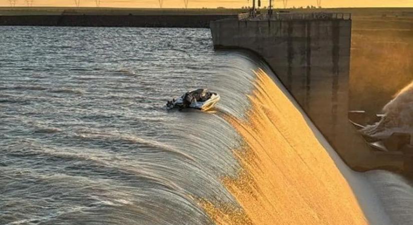 Hajszálon múlt a tragédia egy gátnál – elképesztő videó