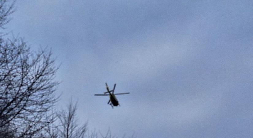 Megsérült egy túrázó a szomszéd vármegyében, mentőhelikopter érkezett érte