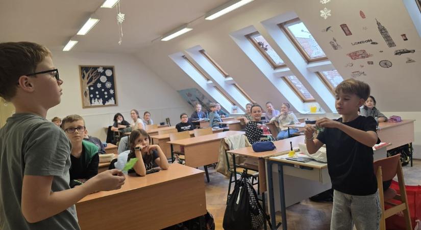 Tollat fújtak hópihe gyanánt – karácsonyi természettudományos előadások 200 éve Londonban és 13 éve Szombathelyen