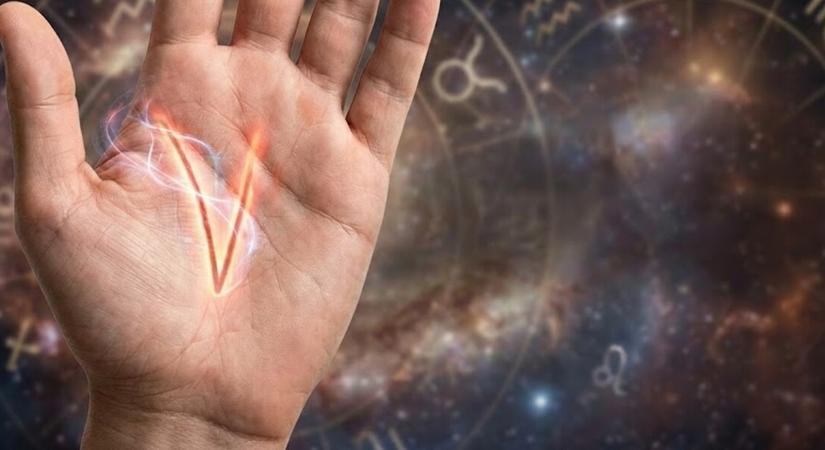 Nézd meg a tenyered: Ha ezt a „V” alakú vonalat látod, különleges szerencse vár rád 2026-ban