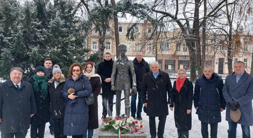 Tisztelgés Petőfi Sándor emléke előtt