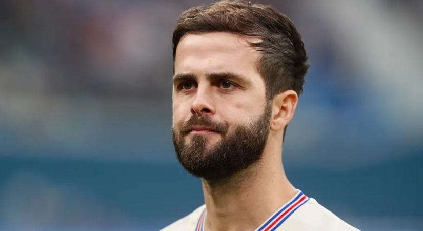 Visszavonult a Juventus és a Barcelona egykori sztárja