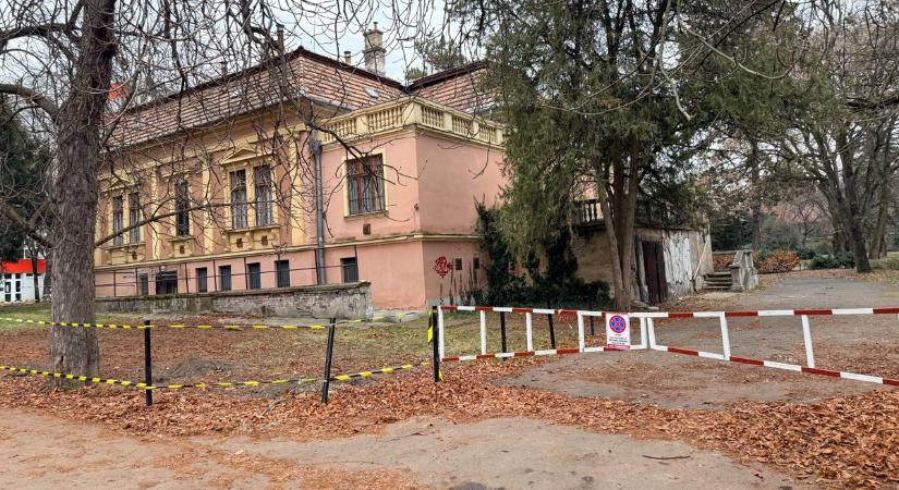 Valami történik a volt tüdőgondozó épületénél Egerben