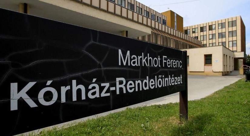 Harmadik gyerekként érkezett elsején - fotókon az egri baba