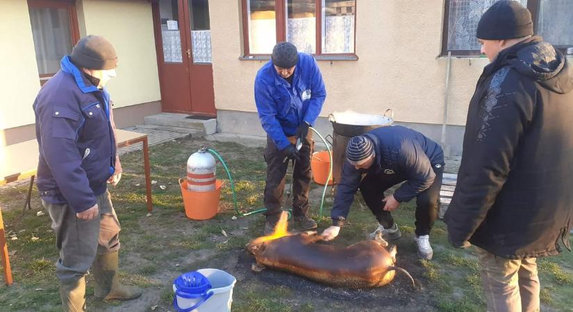Disznóvágással hangol a tavaszra a Fülöpjakab – fotók