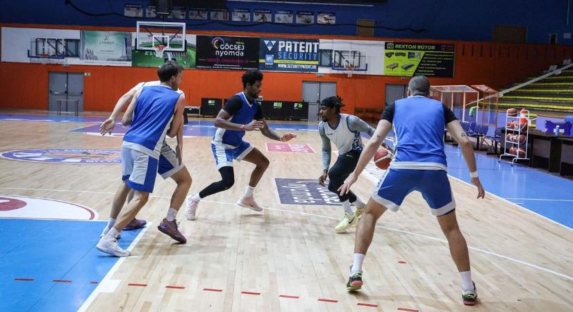 Korábbi edzője új csapata ellen kezdi meg az évet a Zalakerámia ZTE KK (galéria)