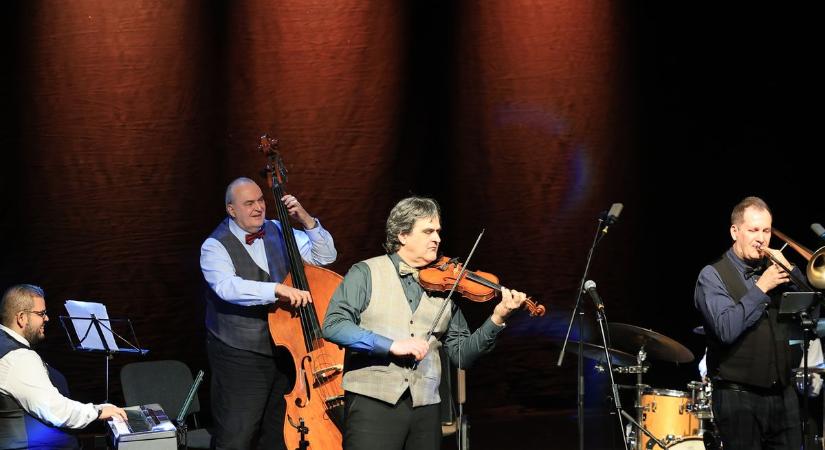 A közönség imádta: így indult az év Szekszárdon a Ragtime Banddel (galéria)