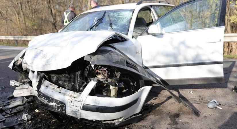 Várandós feleségét is hátrahagyva menekült a baleset okozója