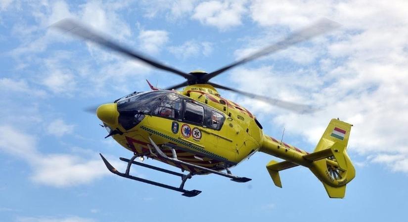 Mentőhelikopter is érkezett a frontális ütközéshez