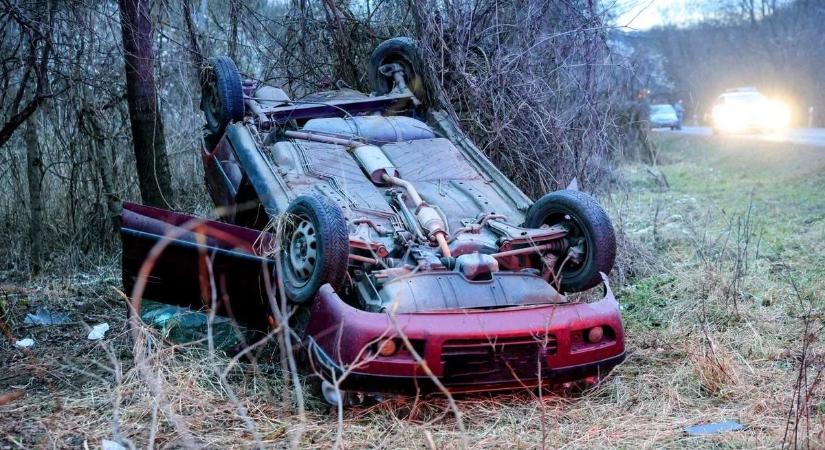 Egymásnak csapódtak, majd borultak – fotókon és videón a durva karambol