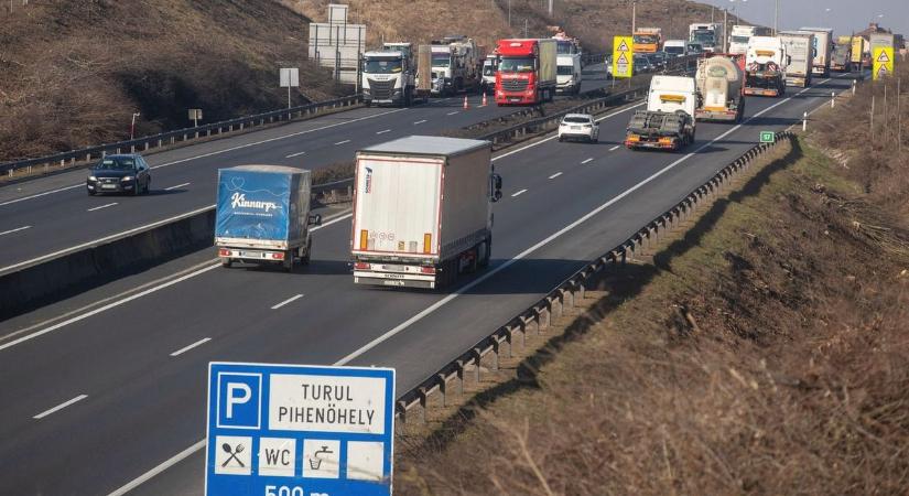 Felmatricázott sofőröket, mobiltilalmat és kordában tartott fiatalokat hozhat az új KRESZ