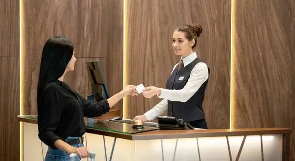 Recepciós, Szakács és Turisztikai munkatársat keresnek