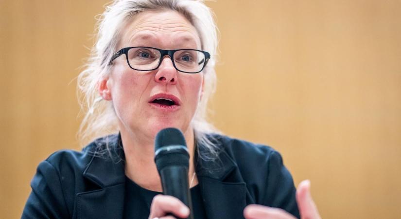 A svájci ügyész szerint csillagszórók okozhatták a halálos újévi tűzvészt