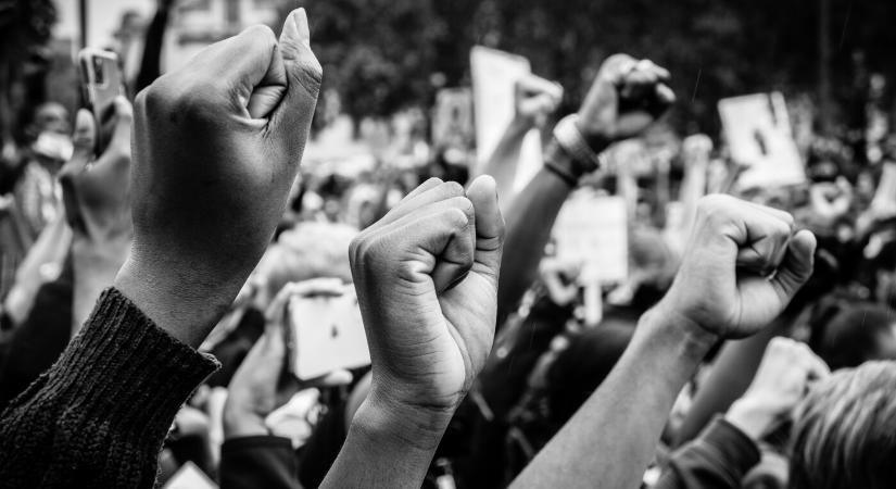 A Szlovákiában élő magyarok szólásszabadságáért tüntetnek a budapesti fiatalok