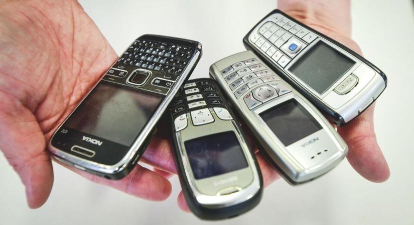 Egyre népszerűbbek a butatelefonok, a fiatalok döntöttek így