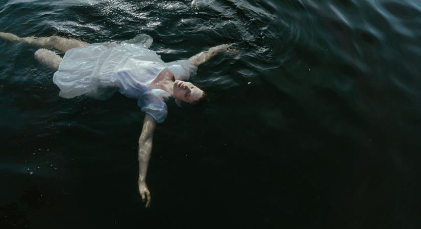 Dolgok, amelyeket az introvertáltak őszintén élveznek – de másokat zavarba hoznak