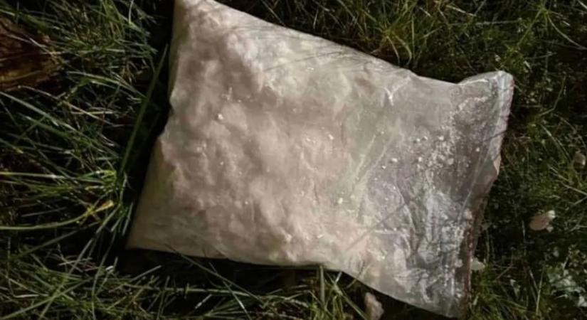 Drogdíler párt fogtak a rendőrök - Ablakon dobták ki a kristályt