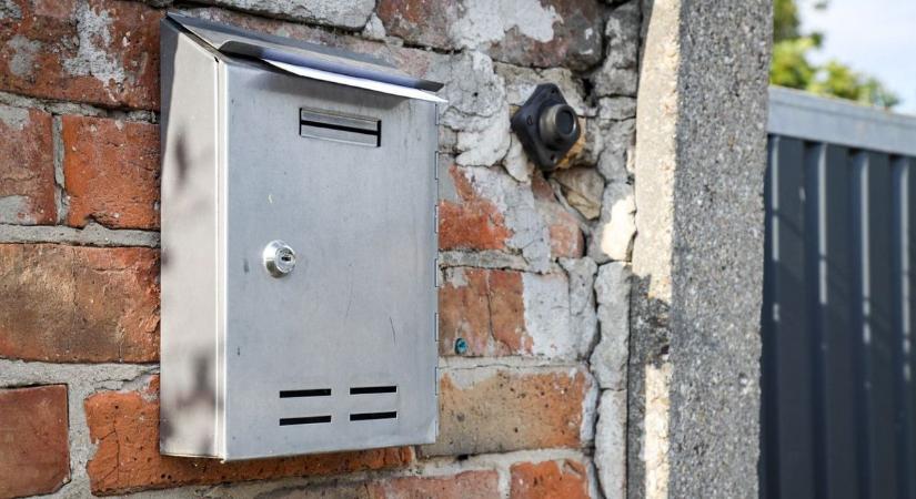 Leszerelik a postaládákat, megszünteti a levélkézbesítést a posta