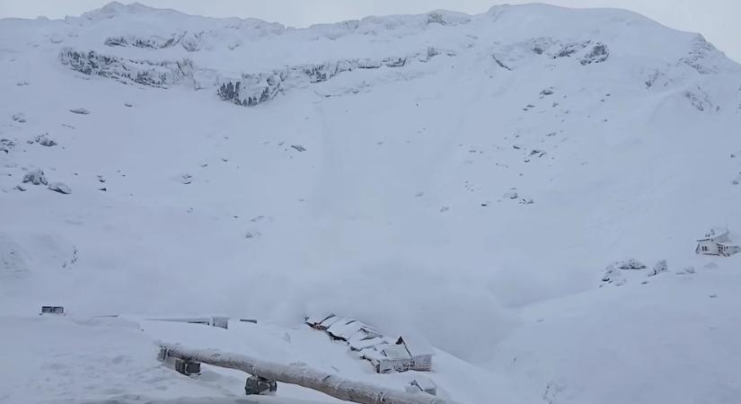 Síelők okoztak lavinát a Fogarasi-havasokban