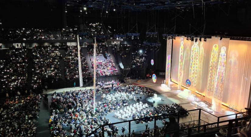 15 ezer fiatal imádkozott a békéért a párizsi Taizé találkozón