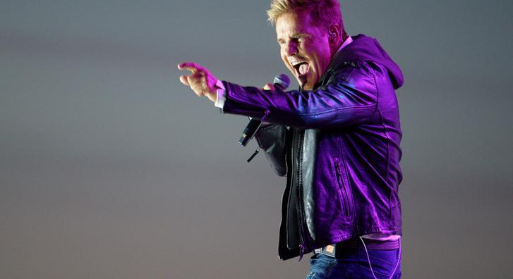 Megnősült a Modern Talking sztárja, mesés helyen vette feleségül 29 évvel fiatalabb kedvesét