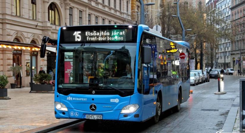Kigyulladt egy busz Budapest XII. kerületében