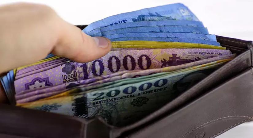 Fizetés: mindenkit az érdekel, mennyi kerül havonta a számlájára