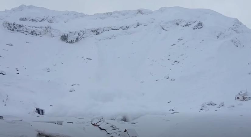 Két síelő lavinát indított el a Fogarasi-havasokban